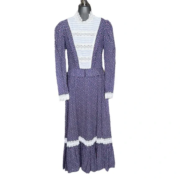 Princess Kaiulani Carol & Mary MuuMuu Hawaiian Dress Victorian Cottage Fits 2-4 - Picture 1 of 9